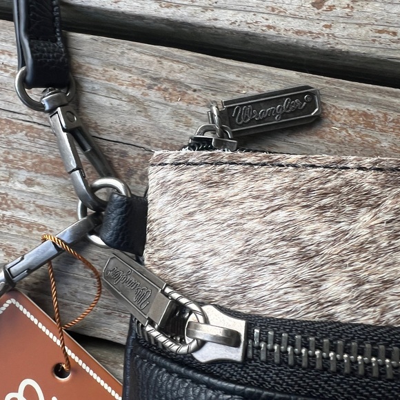 Wrangler Two-Tone Crossbody Bag - Picture 4 of 12